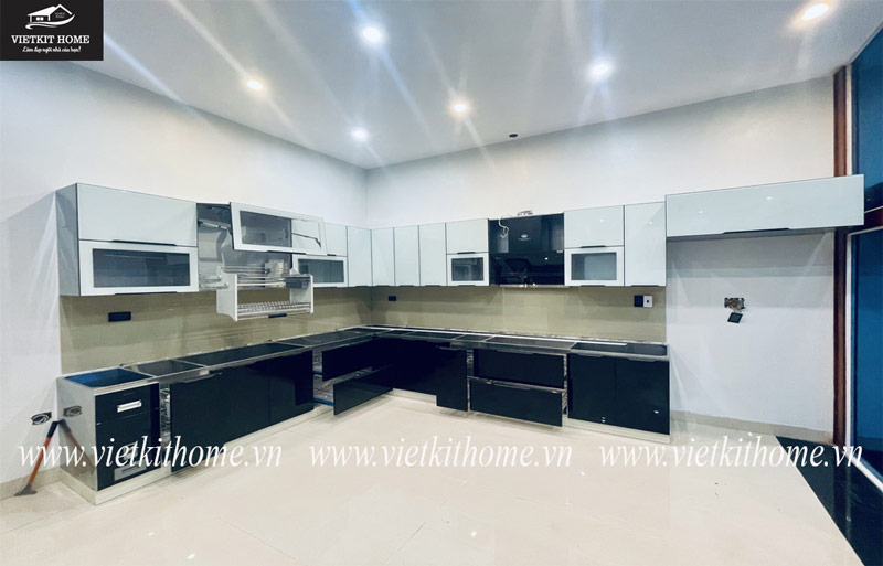 Tủ bếp Inox cánh kính tại Đông Triều, Quảng Ninh