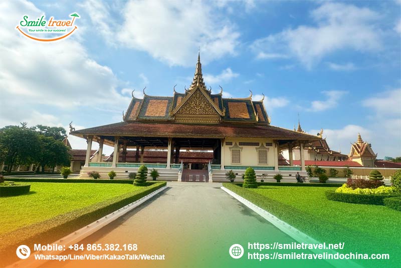 Royal-palace-phnompenh-Cambodia-11