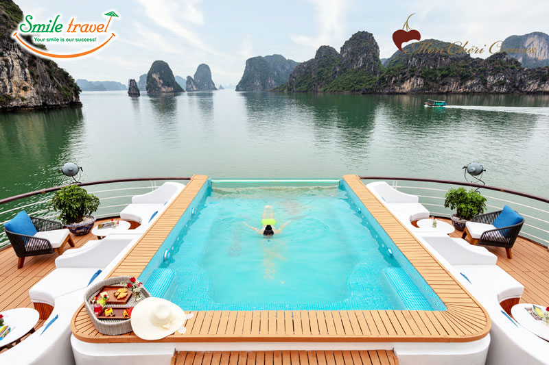 Pool-Mon-Cheri-Cruise-Smiletravel-Halongbay-dulichnucuoi