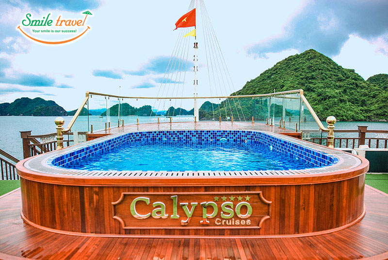 Swimming-pool-Calypso-Cruise-Smiletravel-dulichnucuoi du thuyền hạ long 4 sao